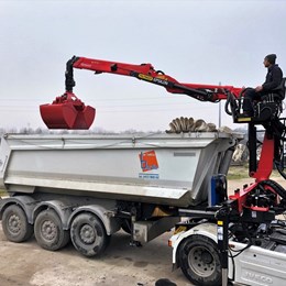 iveco_palfinger_epsilon_caricatore_benna_Q150Z_semirimorchio_ribaltabile_moressa.jpg