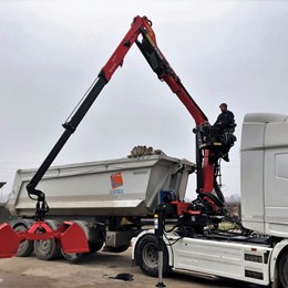 iveco_palfinger_epsilon_caricatore_Q150Z_semirimorchio_ribaltabile_moressa.jpg
