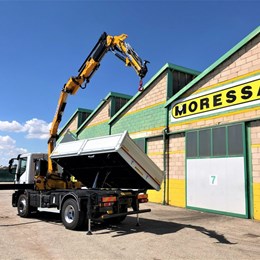 iveco_eurocargo_2assi_gru_effer_145.2_industria4.0_progress2.0_traversaposteriore_ribaltabile_trilaterale_moressa_srl.jpg