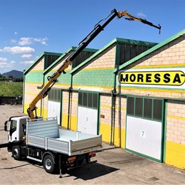 iveco_eurocargo_2assi_gru_effer_145.2_industria4.0_progress2.0_traversaposteriore_ribaltabile_trilaterale_moressa.jpg