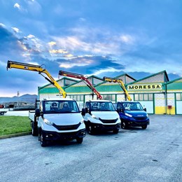 moressasrl_moressa_specialistidelsollevamento_iveco_daily_gru_hc_hcindustrie_copma_cpsgroup_ribaltabili_cassonifissi_legaleggera.jpg