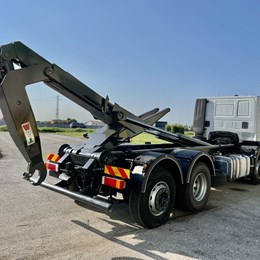 moressa_moressasrl_specialistidelsollevamento_iveco_stralis_magirus_scarrabile_impiantoscarrabile_snodotelescopico_braccioidraulico_almec_almecdiag_industria4_casse.jpg