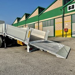 moressa_moressasrl_specialistidelsollevamento_iveco_eurocargo_palfinger_palfingerag_pk18502SH_cassonefisso_rampedicarico_pianoinclinabile_mtech_omfb_industra40_creditoimposta_costantinspa.jpg