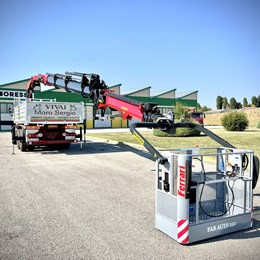 moressa_moressasrl_specialistidelsollevamento_iveco_trakker_palfinger_palfingerag_pk29002_tec7_antenna_jib_ribaltabile_trilaterale_omfb_cestello_ferrariint_vivai_autolivellante_ple_verde_giardini.jpg