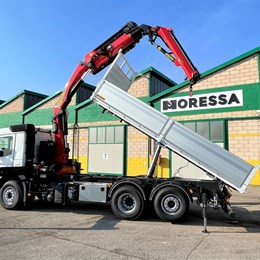 moressa_moressasrl_specialistidelsollevamento_volvo_volvotrucks_palfinger_palfingerag_pk28002_tec5_5sfili_antenna_jib_ribaltabile_trilaterale_hardox_omfb_industra40_costruzioni_edilizia.jpg
