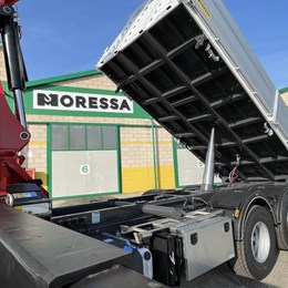 moressa_moressasrl_specialistidelsollevamento_volvo_volvotrucks_palfinger_palfingerag_pk28002_tec5_5sfili_antenna_jib_ribaltabile_trilaterale_hardox_omfb_industra40_industria4.jpg