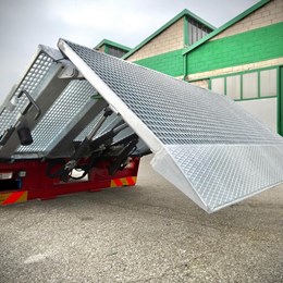 moressa_moressasrl_specialistidelsollevamento_vecchiatoautotrasporti_vecchiato_rampe_rampedicarico_pianoinclinabile_mtech_radiocomando_volvo_truck_trucks_noleggio_trasporti_ple_piattaformeaeree_semoventi_muletti.jpg