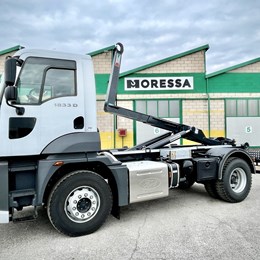 moressa_moressasrl_specialistidelsollevamento_ford_legacy_1833_fordtruck_truck_trucks_scarrabile_tam_tamsrl_industria4_industria40_rulloposteriore_12ton_cantieri_edilizia_trasporto_casse.jpg