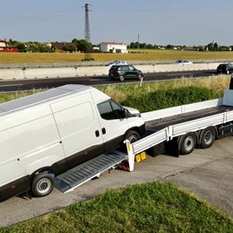 moressa_moressasrl_specialistidelsollevamento_crane_cranes_truck_trucks_mantruck_man_mtech_rampedicarico_rampeidrauliche_rampeposteriori_pianoinclinabile_trasporti_trasporto_piattaforme_ple_ragni_palazzani_semoventi.jpg