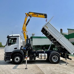 moressa_moressasrl_specialistidelsollevamento_gru_crane_truck_mercedesbenz_arocs_1832_copma_cpsgroup_218ep4_industria40_industria4_ribaltabile_ribaltabiletrilaterale_trasportomateriale_magazzinoedile_materialiedili.jpg