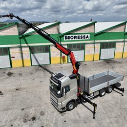 moressa_specialistidelsollevamento_gru_crane_truck_trucks_palfinger_pk34002sh_cassonefisso_cassoneacciaio_acciaioinox_verricello_antenna.jpg