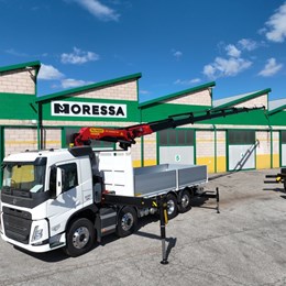 moressa_specialistidelsollevamento_gru_crane_truck_trucks_palfinger_pk34002sh_cassonefisso_cassoneacciaio_acciaioinox_verricello_hardox_commercialeimf_trasportomateriale_edilizia.jpg