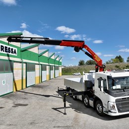 moressa_specialistidelsollevamento_gru_crane_truck_trucks_palfinger_pk34002sh_cassonefisso_cassoneacciaio_verricello_hardox_commercialeimf_trasportomateriale_edilizia_cantieri.jpg