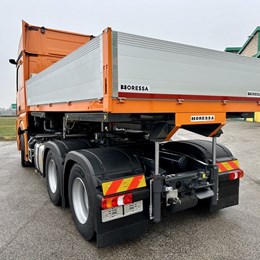 moressa_specialistidelsollevamento_mercedes_truck_trucks_intercambiabile_intruck_zavorrato_biuso_campana_ralla_trasporto_trasporti_autotrasporti_carraro.jpg
