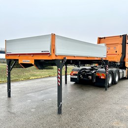 moressa_specialistidelsollevamento_mercedes_truck_trucks_intercambiabile_intruck_zavorrato_biuso_campana_ralla_trasporto_trasporti_autotrasporti_intruckmoressa.jpg