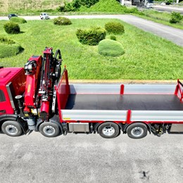 moressa_specialistidelsollevamento_iveco_truck_crane_loadercrane_palfinger_serietec_tec7_pianalefisso_cassone_cassonefisso_ple_antenna_industrialcars_verricello_4assi_gru_grusuautocarro_allestimenti_allestimentigru.jpg