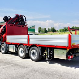 moressa_specialistidelsollevamento_iveco_truck_crane_loadercrane_palfinger_serietec_tec7_pianalefisso_cassone_cassonefisso_ple_antenna_industrialcars_verricello_gru_grusuautocarro_allestimenti_allestimentigru.jpg