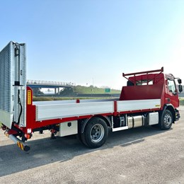 moressa_specialistidelsollevamento_rampe_rampeidrauliche_rampeposteriori_rampedicarico_rampedicaricoposteriori_mtech_vecchiato_vecchiatoautotrasporti_volvo_volvotruck_volvotruckcenter.jpg
