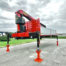 moressa_intercambiabile_intruck_palfinger_loadercrane_crane_tec7_ribaltabile_ribaltabiletrilaterale_allestimenti_grusuautocarro_volvotruck_truck_carliesolda.jpg