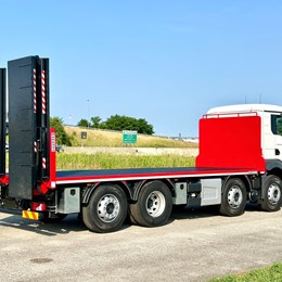 moressa_moressasrl_specialistidelsollevamento_trasporti_trasporto_cingolati_semoventi_finitrici_man_mantruck_truck_autocarro_mtech_rampedivide_rampeposteriori_rampeidrauliche.jpg
