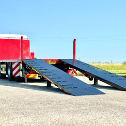 moressa_moressasrl_specialistidelsollevamento_trasporti_trasporto_cingolati_semoventi_finitrici_man_mantruck_truck_autocarro_mtech_rampedivide_rampeposteriori_rampeidrauliche_trasportoeccezzionale.jpg