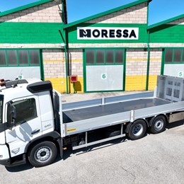volvo_volvotruck_truck_trucks_moressa_mtech_rampedicarico_rampezincate_rampeidrauliche_rampeposteriori_trasporto_noleggio_escavatori_semoventi_moressa_specialistidelsollevamento.jpg