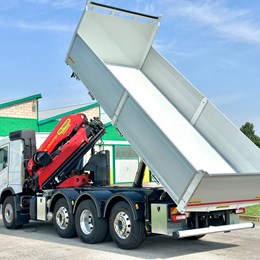 moressa_moressasrl_specialistidelsollevamento_allestimento_volvo_volvofm_gru_crane_loadercrane_palfinger_verricello_ribaltabiletrilaterale_trasportomateriale_materialiedili_edilizia_costruzioni.jpg