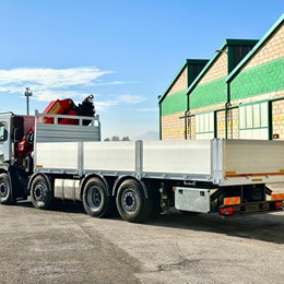 moressa_specialistidelsollevamento_iveco_stefanellli_gru_crane_loadercrane_ple_cestello_cesta_pianalefisso_cassonefisso_cassoneallungabile_pianaleallungabile_verricello_argano_bragagnolo.jpg