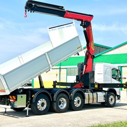 moressa_moressasrl_specialistidelsollevamento_allestimento_volvo_volvofm_gru_crane_loadercrane_palfinger_verricello_ribaltabiletrilaterale_trasportomateriale_materialiedili_edilizia_costruzioni_3waytippers_tipper.jpg