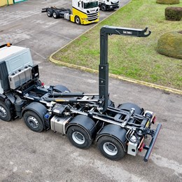 moressa_specialistidelsollevamento_camion_iveco_scarrabile_bob_sistemiidraulici_battistellaspa_impiantoscarrabile_t30_30ton.jpg