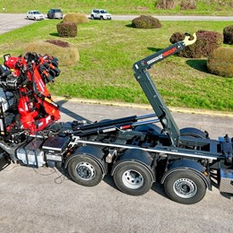 moressa_specialistidelsollevamento_camion_iveco_scarrabile_bob_sistemiidraulici_battistellaspa_impiantoscarrabile_t30_30ton_multilift_hiab.jpg