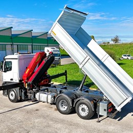 moressa_specialistidelsollevamento_ribaltabile_allestimenti_allestimentiautocarri_ribaltabiletrilaterale_tipper_tippers_3waytipper_camion.jpg