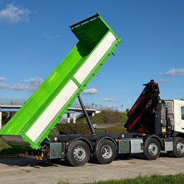 moressa_specialistidelsollevamento_ribaltabile_allestimenti_allestimentiautocarri_ribaltabiletrilaterale_tipper_tippers_3waytipper_camion_sponde_spondeinferro.jpg