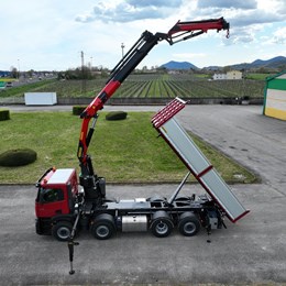 noressa_specialistidelsollevamento_materialiedili_materiale_trasporti_autrasporti_iveco_gru_autogru_camion_camiongru_palfinger_grupalfinger_ribaltabile_ribaltabiletrilaterale_grupalfinger.jpg