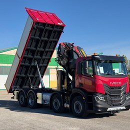 noressa_specialistidelsollevamento_materialiedili_materialiinerti_trasporti_autrasporti_iveco_gru_autogru_camion_camiongru_palfinger_grupalfinger_ribaltabile_ribaltabiletrilaterale_ivecotruck.jpg