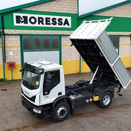 moressa_specialistidelsollevamento_brenta_brentasabbia_ribaltabile_ribaltabiletrilaterale_allestimenti_allestimentiveicoli_tipper_tippers.jpg