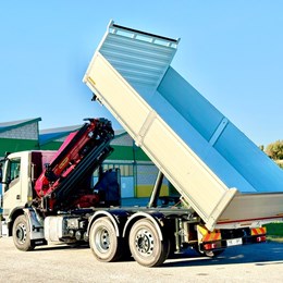 moressa_specialistidelsollevamento_gru_camiongru_camion_autogru_grudacarico_grupalfinger_palfinger_ribaltabiletrilaterale_ribaltabile_allestomentiveicoli_allestoveicoli_ostan_boscain_hardox.jpg