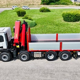 moressa_allestimento_allestimenti_allestimentoveicoli_autogru_camiongru_grusuautocarro_gru_gruplafinger_palfinger_iveco_lucchiari_cassonefisso_grudacarico_cantieri_noleggio.jpg