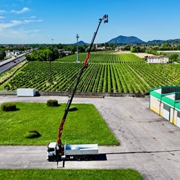 moressa_allestimenti_allestimentoautocarri_allestimentiveicoli_autogru_autocarri_camion_camiongru_grupalfinger_palfinger_antenna_jib_ribaltabile_ribaltabiletrilaterale_tipper_tippers_cestello.jpg