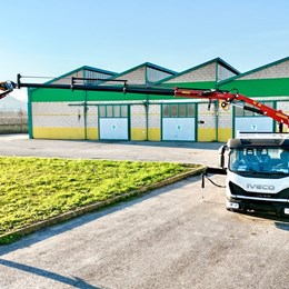moressa_specialistidelsollevamento_iveco_gasser_hcindustrie_gru_jib_antenna_ple_cestello_piattaformaaerea_gruamovibile_cassonefisso_cassone_precompresso_cantieri.jpg