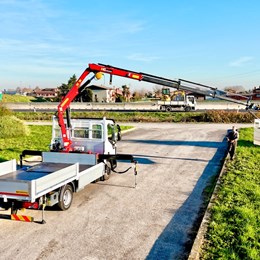 moressa_specialistidelsollevamento_iveco_gasser_hcindustrie_gru_jib_antenna_ple_cestello_piattaformaaerea_gruamovibile_cassonefisso_cassone_precompresso_costruzioni_cantieri.jpg