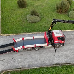 moressa_materialiedili_cantiere_trasporti_noleggio_palfinger_gru_grusucamion_autogru_camiongru_rampe_rampedicarico_pianoinclinabile_rampesdoppiate.jpg