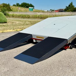 moressa_specialistidelsollevamento_volvo_vps_mtech_pianoinclinabile_rampedicarico_rampe_rampeposteriori_rampeascomparsa_scavi_perforazoni_rampegrigliate.jpg