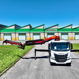 moressa_allestimenti_allestimentoautocarri_allestimentiveicoli_autogru_autocarri_camion_camiongru_grupalfinger_palfinger_antenna_jib_ribaltabile_ribaltabiletrilaterale_tipper_tippers_iveco.jpg