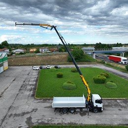 moressa_specialistidelsollevamento_gru_grudasollevamento_loadercrane_copma_cpsgroup_copma220_ribaltabiletrilaterale_ribaltabile_allestimenti_allestimentoveicoli_galiazzo.jpg