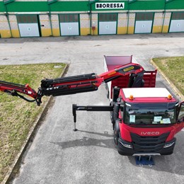 noressa_specialistidelsollevamento_materialiedili_materialiinerti_trasporti_autrasporti_iveco_gru_autogru_camion_camiongru_palfinger_grupalfinger_ribaltabile_ribaltabiletrilaterale_jib.jpg