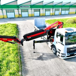 moressa_specialistidelsollevamento_loadercrane_crane_palfinger_rampe_rampealluminio_rampeanteo_verricello_gruconantenna_mantruck_mdmservice.jpg