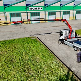 moressa_specialistidelsollevamento_iveco_gasser_hcindustrie_gru_jib_antenna_ple_cestello_piattaformaaerea_gruamovibile_cassonefisso_cassone_precompresso.jpg