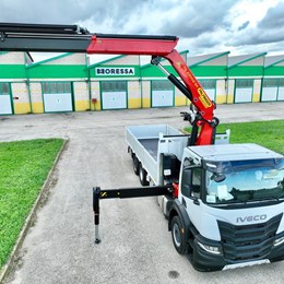 moressa_specialistidelsollevamento_iveco_xway_ivecotruck_camion_camiongru_autogru_gru_grupalfinger_palfinger_6sfili_idraulici_cassonefisso_allungabile_cassoneallungabile_allestimentoveicoli.jpg